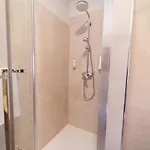 Pensión Tifani Luxury Split