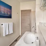 Tifani Luxury Pensión Split