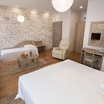 Tifani Luxury Pensión