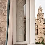 Pensión Tifani Luxury 4*