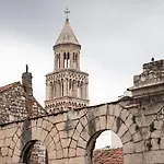 Tifani Luxury Split