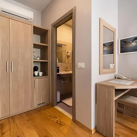Casa de hóspedes Tifani Luxury 4*