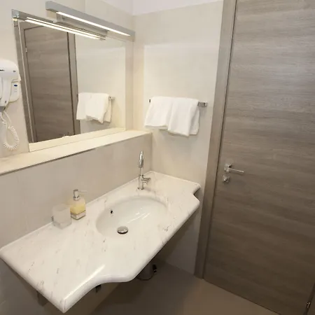 ティファニ ラグジュアリー ルームズ 4* スプリト