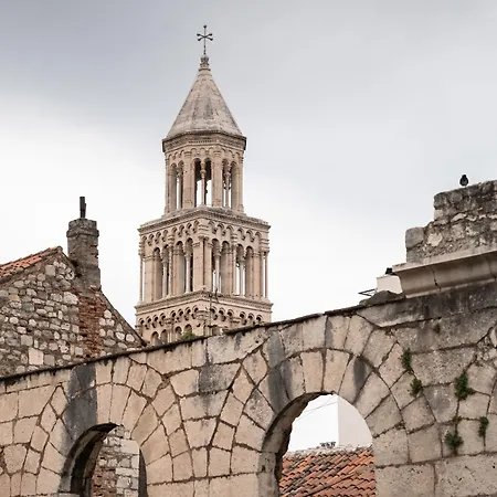 ティファニ ラグジュアリー ルームズ スプリト