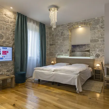 ティファニ ラグジュアリー ルームズ