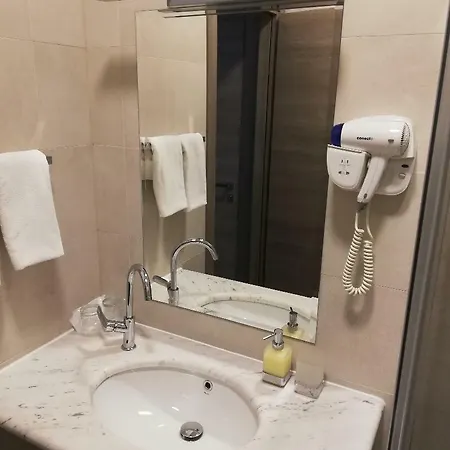 ティファニ ラグジュアリー ルームズ 4*