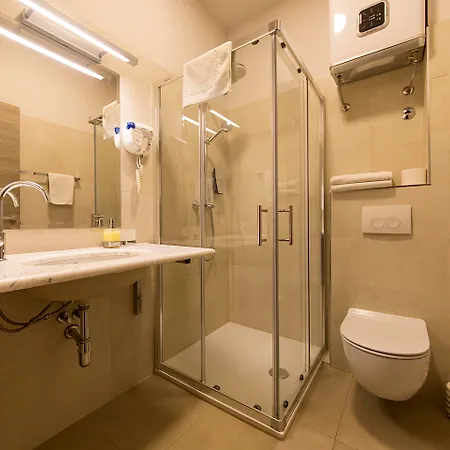 티파니 럭셔리 룸스 4*