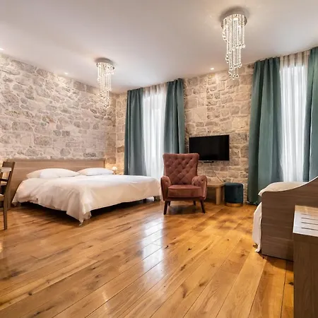 Πανσιόν Tifani Luxury