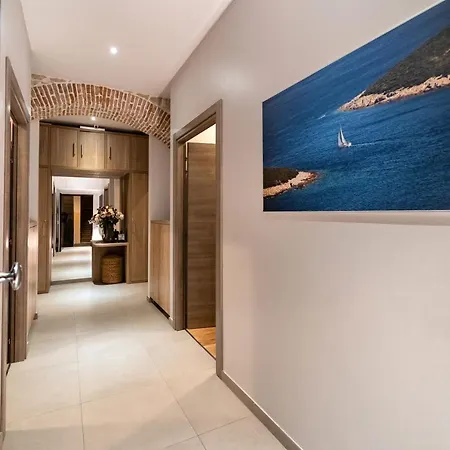 Tifani Luxury 4* Σπλιτ