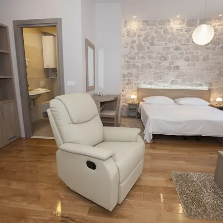 Tifani Luxury Πανσιόν
