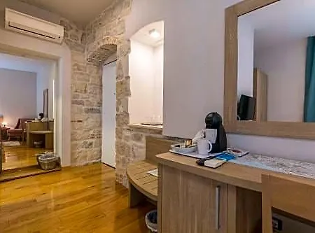 Tifani Luxury 4* Σπλιτ