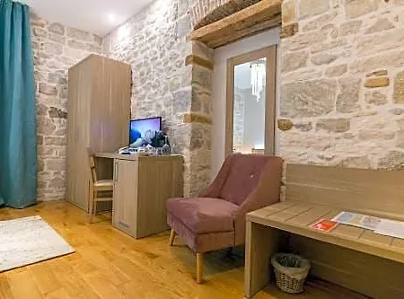 Tifani Luxury Πανσιόν 4*