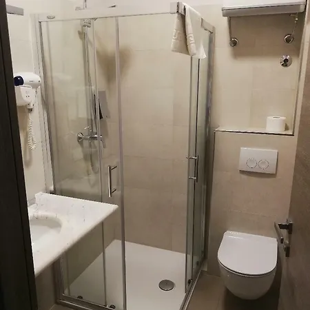 Πανσιόν Tifani Luxury 4*